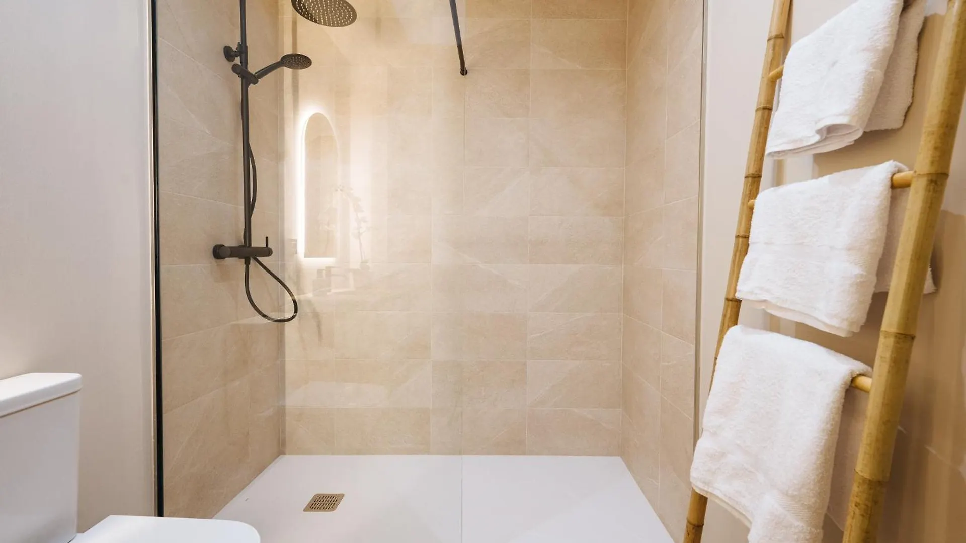 New Hostly Alameda Apartments Siviglia Spagna