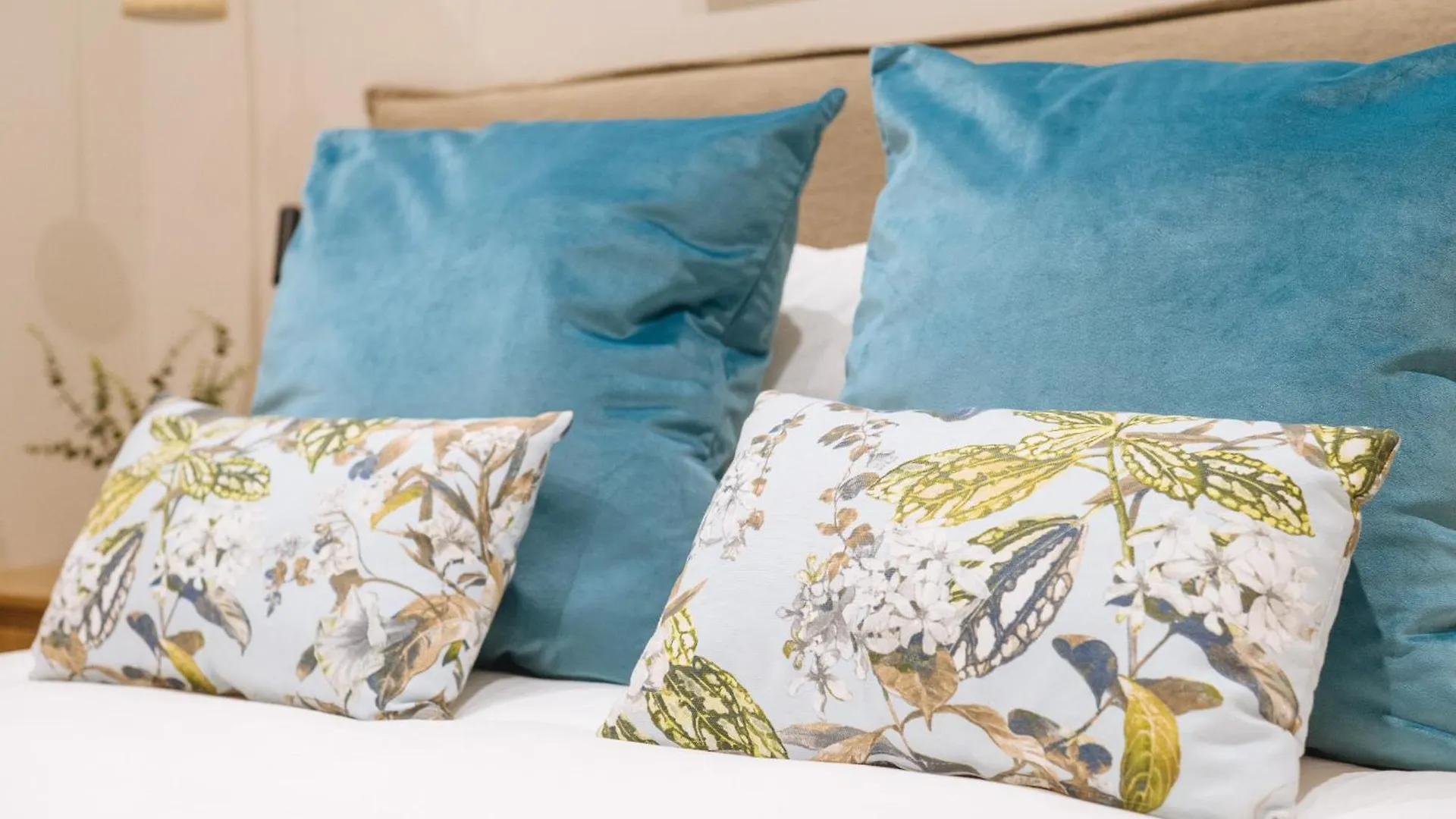 New Hostly Alameda Apartments Siviglia