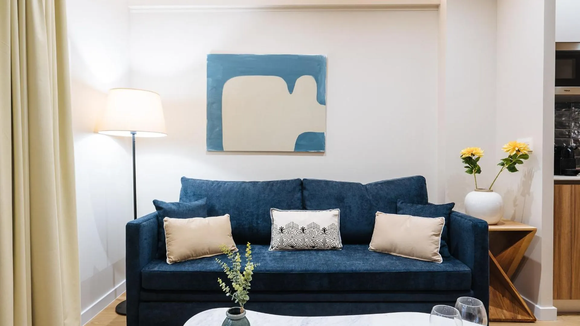 New Hostly Alameda Apartments Siviglia