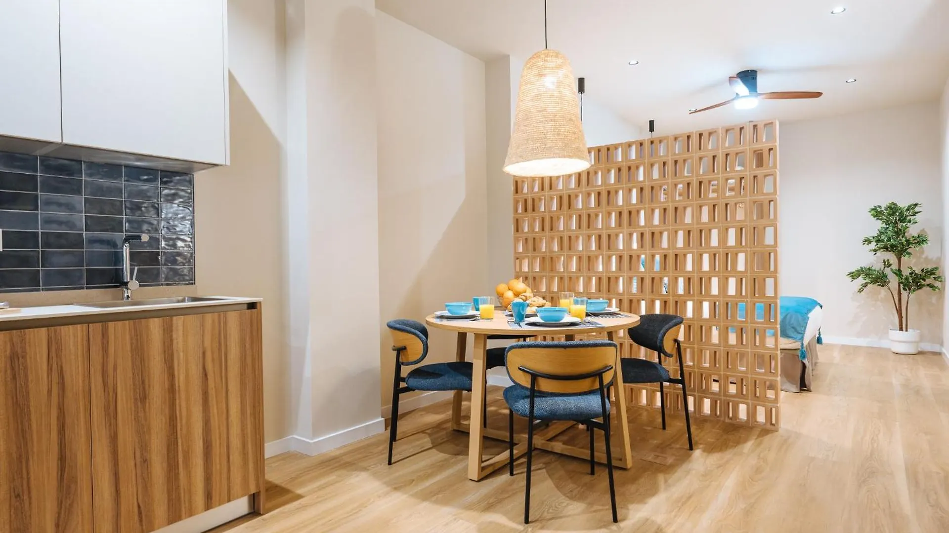 New Hostly Alameda Apartments Siviglia