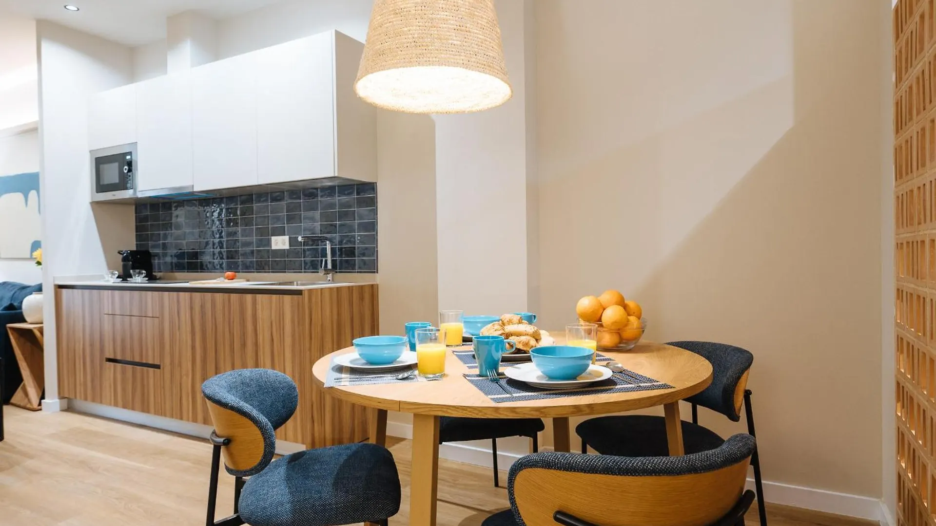New Hostly Alameda Apartments Siviglia