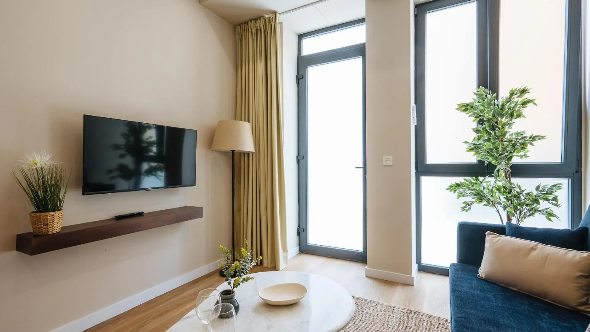 New Hostly Alameda Apartments Siviglia
