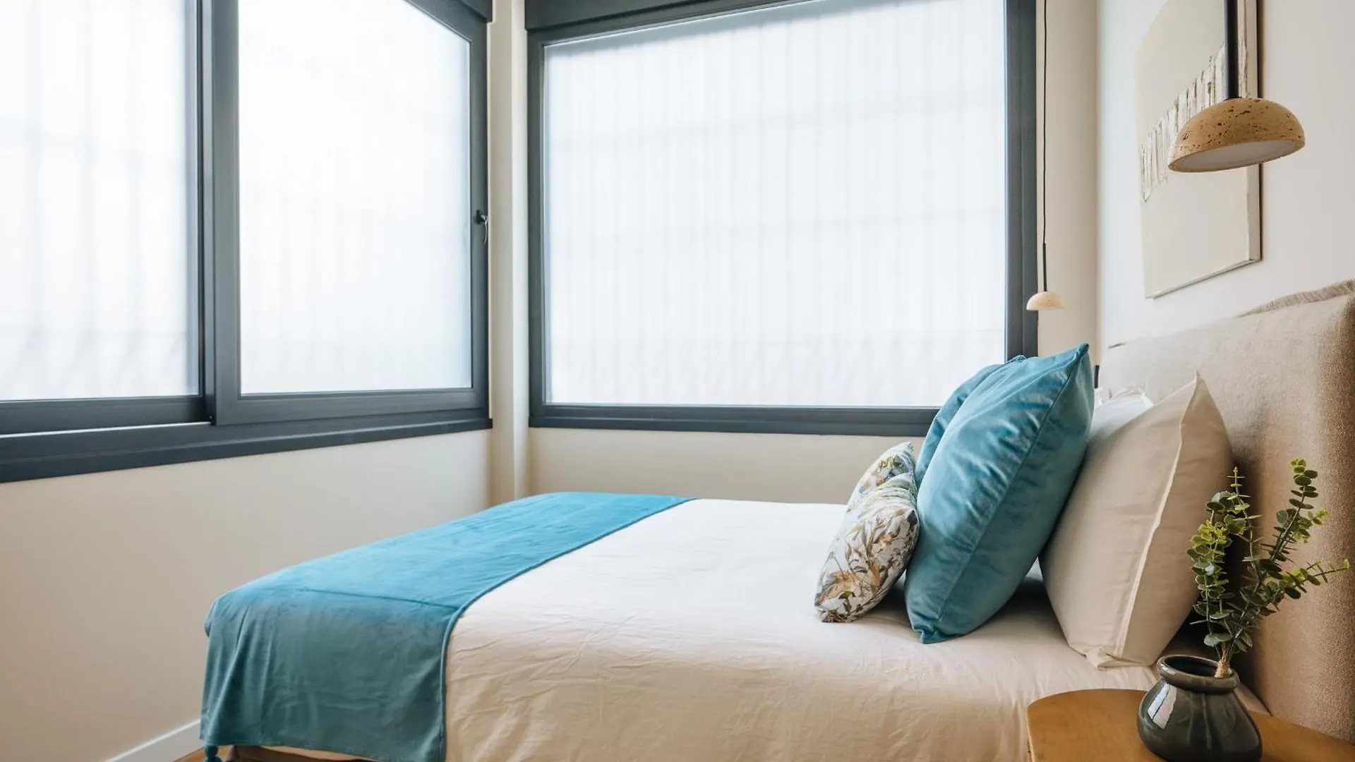 New Hostly Alameda Apartments Siviglia